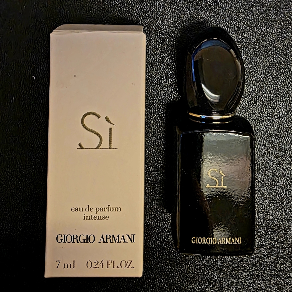 Giorgio Armani Sì Intense Eau de Parfum - Black and Gold